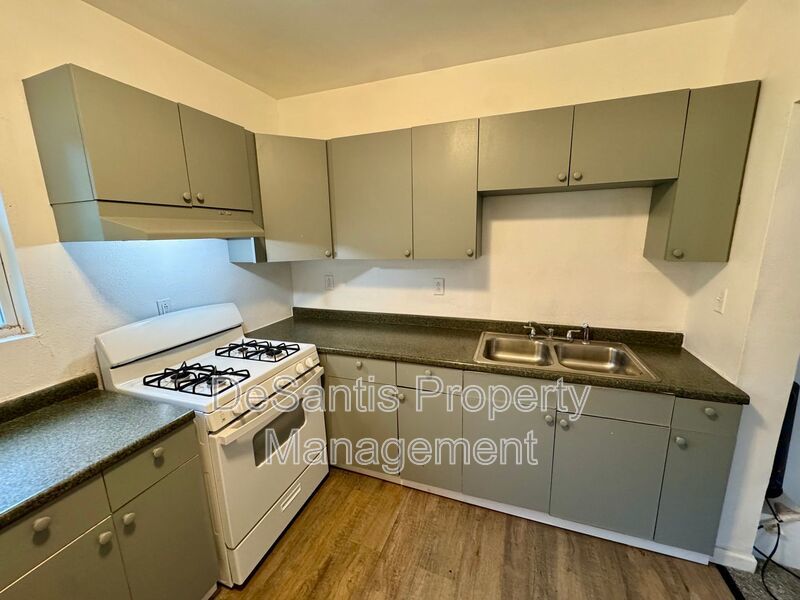 Charming 3 Bed 1 Bath Home! Recently Updated! property image