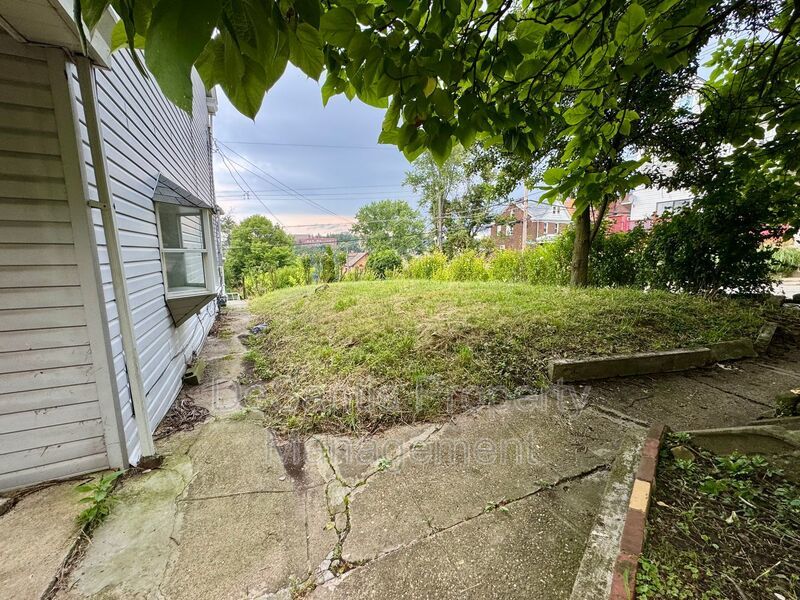 Charming 3 Bed 1 Bath Home! Recently Updated! property image