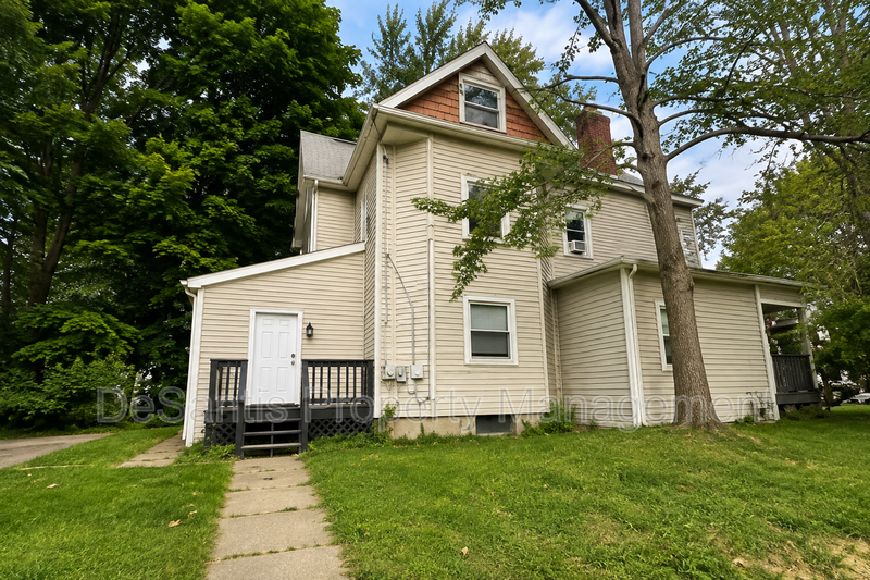 Charming Bellevue 1-Bedroom with Private Entry, Deck & Off-Street Parking! property image