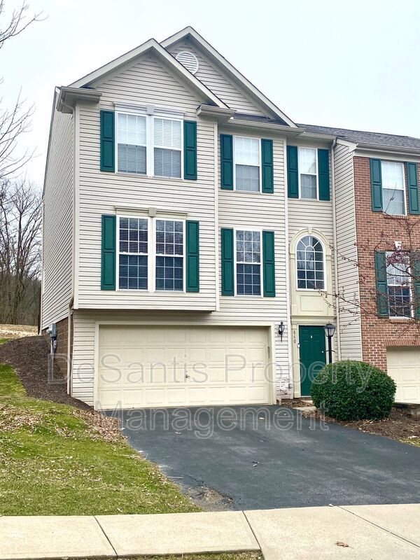 Mars (Adams Ridge) 3 Bedroom, 2.5 Bath Townhome - End-Unit property image