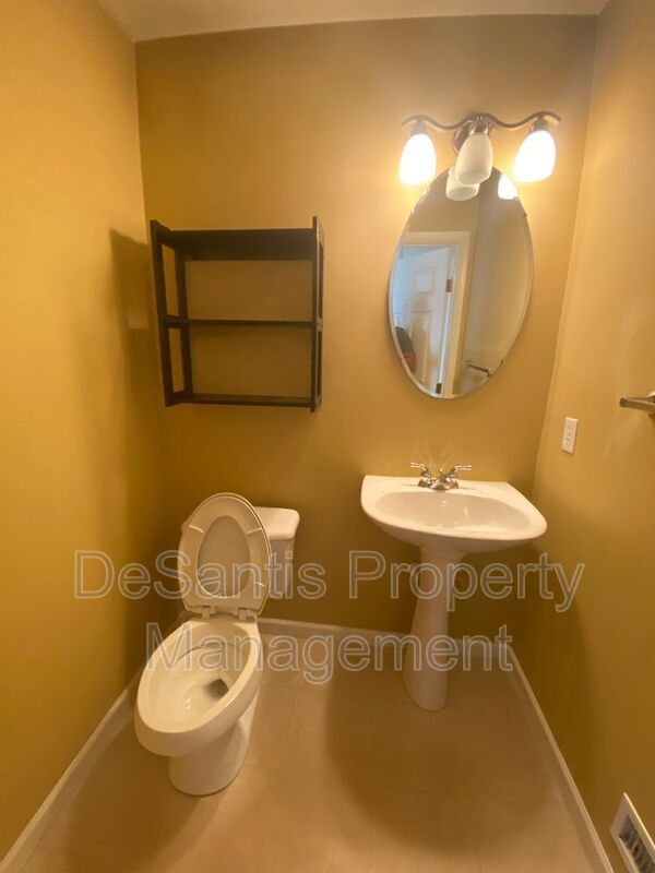 Mars (Adams Ridge) 3 Bedroom, 2.5 Bath Townhome - End-Unit property image