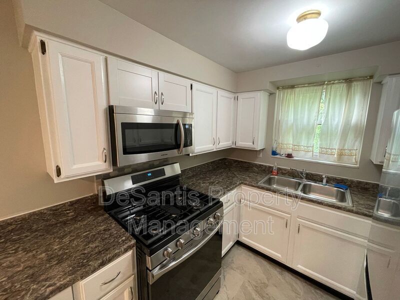 Overbrook - 3 Bed & 1 Bath - Cozy Ranch Style  - Pet Friendly! property image