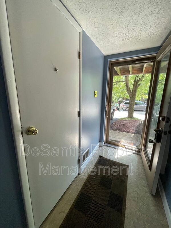 Charming 2 Bedroom 1.5 Bathroom - Bethel Park! property image