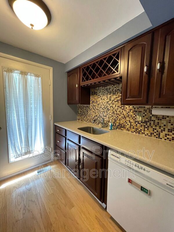 Charming 2 Bedroom 1.5 Bathroom - Bethel Park! property image