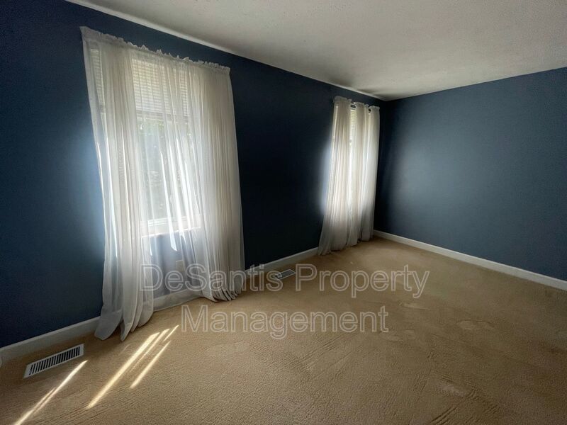 Charming 2 Bedroom 1.5 Bathroom - Bethel Park! property image