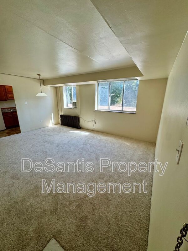 Beautifully Maintained 1 Bed 1 Bath in West View! property image