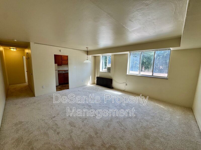 Beautifully Maintained 1 Bed 1 Bath in West View! property image