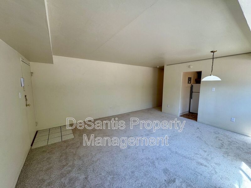 Beautifully Maintained 1 Bed 1 Bath in West View! property image