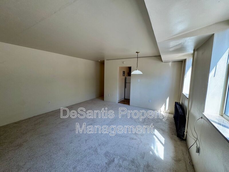 Beautifully Maintained 1 Bed 1 Bath in West View! property image