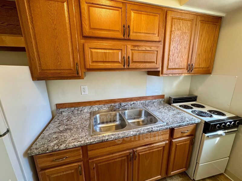 Beautifully Maintained 1 Bed 1 Bath in West View! property image