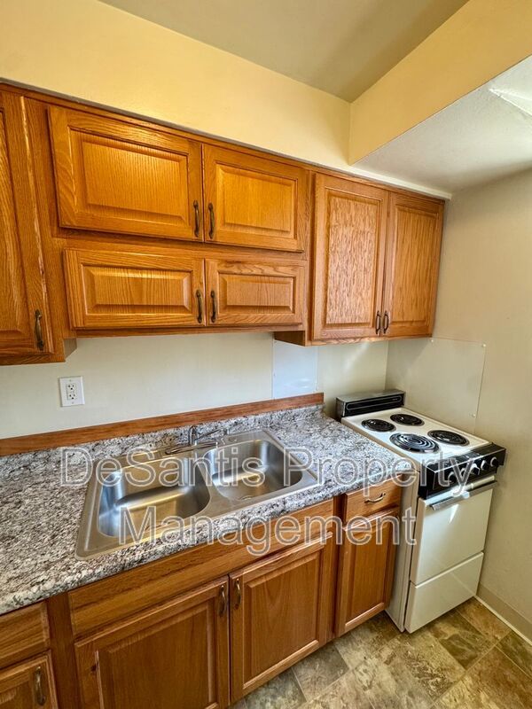 Beautifully Maintained 1 Bed 1 Bath in West View! property image