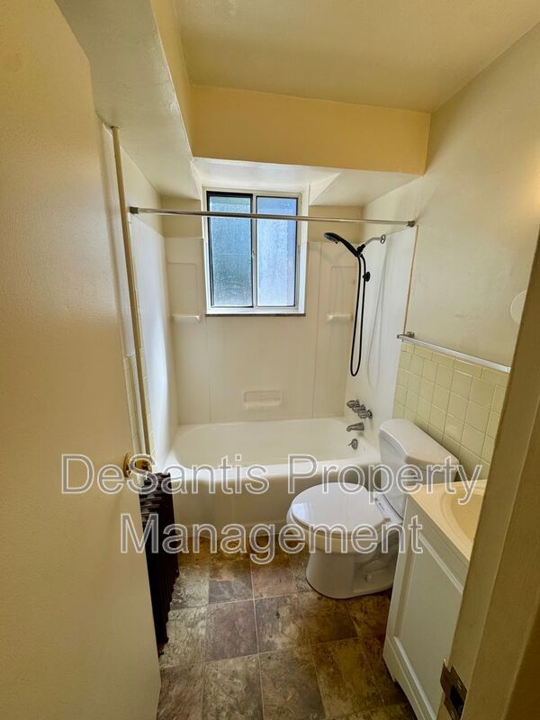 Beautifully Maintained 1 Bed 1 Bath in West View! property image