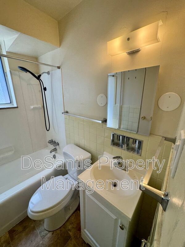 Beautifully Maintained 1 Bed 1 Bath in West View! property image