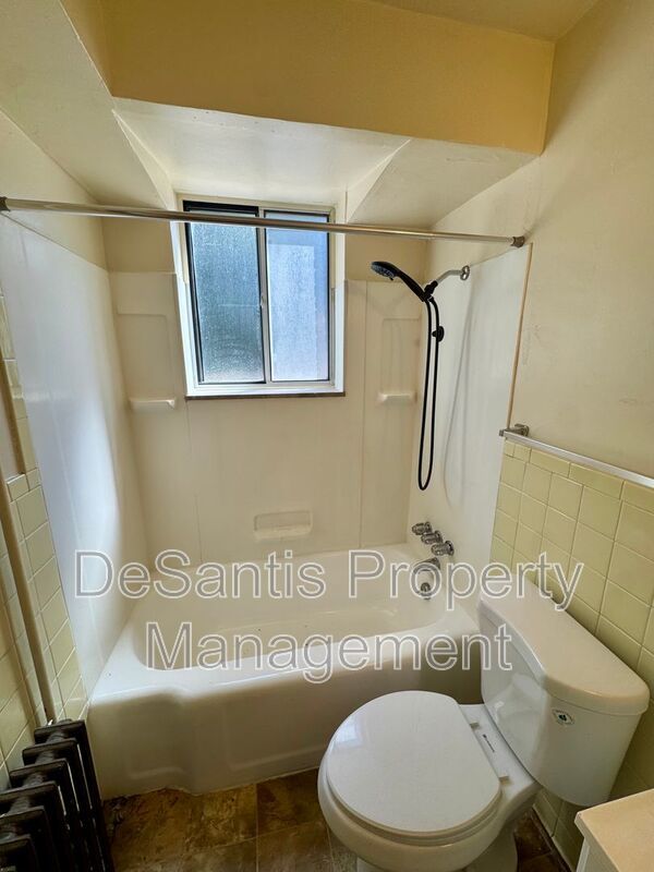 Beautifully Maintained 1 Bed 1 Bath in West View! property image
