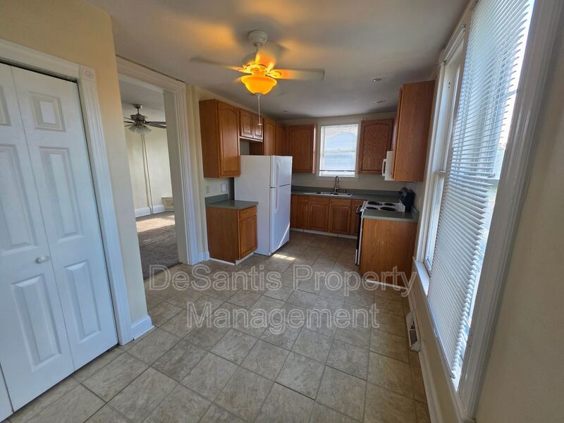 1 bed 1 bath upper-floor apartment with a private entrance in Waynesburg, PA property image