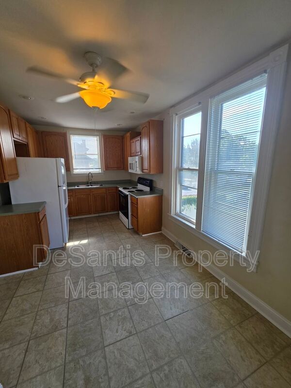 1 bed 1 bath upper-floor apartment with a private entrance in Waynesburg, PA property image