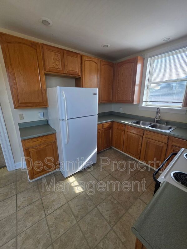 1 bed 1 bath upper-floor apartment with a private entrance in Waynesburg, PA property image