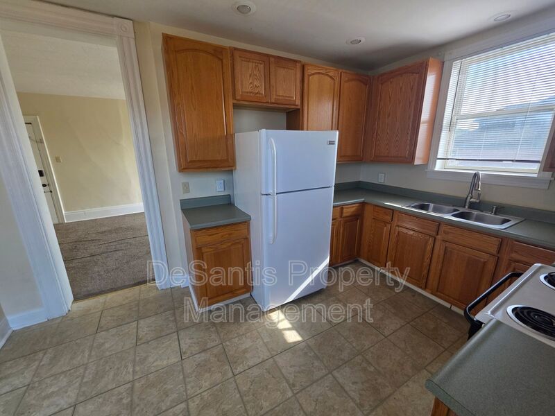 1 bed 1 bath upper-floor apartment with a private entrance in Waynesburg, PA property image