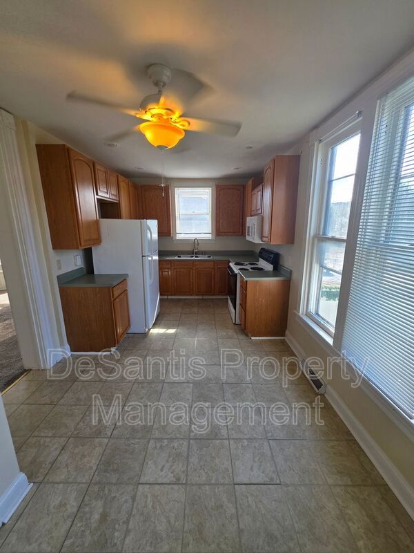 1 bed 1 bath upper-floor apartment with a private entrance in Waynesburg, PA property image