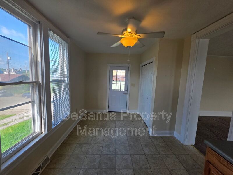 1 bed 1 bath upper-floor apartment with a private entrance in Waynesburg, PA property image
