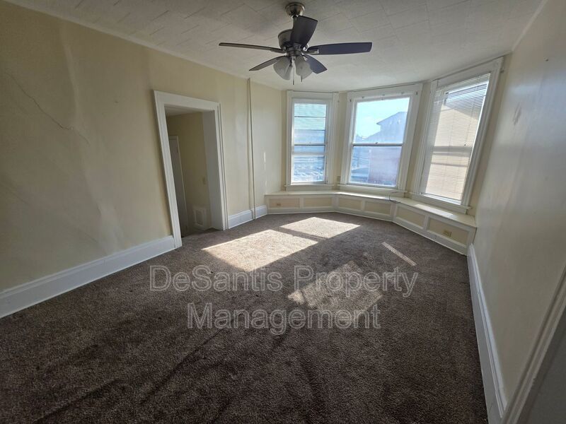 1 bed 1 bath upper-floor apartment with a private entrance in Waynesburg, PA property image