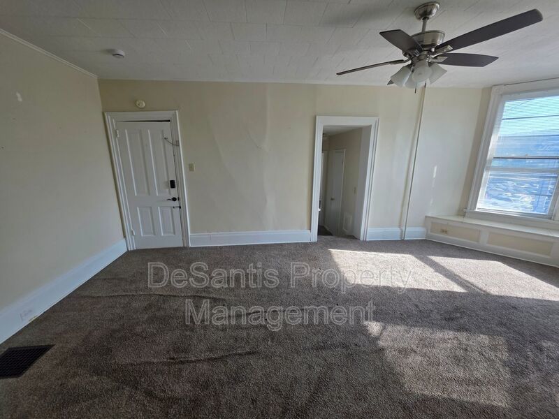1 bed 1 bath upper-floor apartment with a private entrance in Waynesburg, PA property image