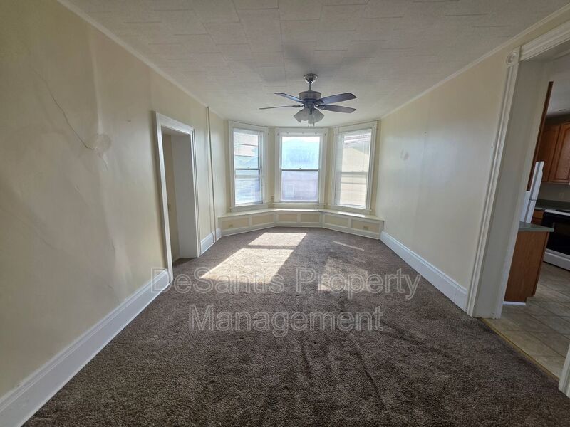 1 bed 1 bath upper-floor apartment with a private entrance in Waynesburg, PA property image