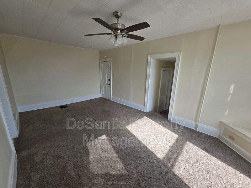 1 bed 1 bath upper-floor apartment with a private entrance in Waynesburg, PA property image