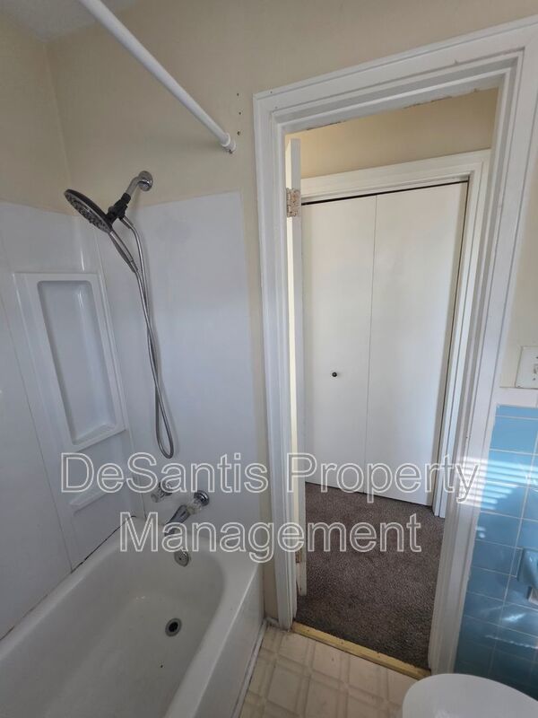 1 bed 1 bath upper-floor apartment with a private entrance in Waynesburg, PA property image