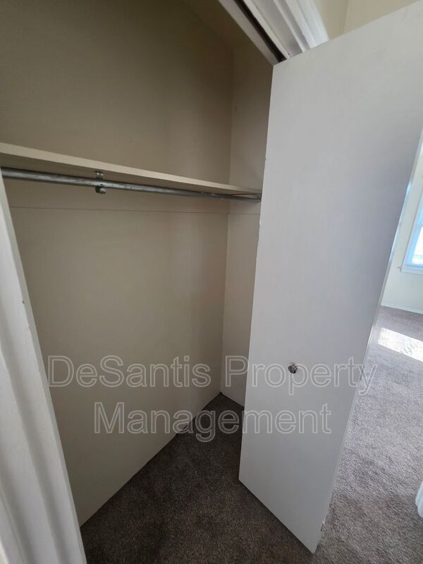 1 bed 1 bath upper-floor apartment with a private entrance in Waynesburg, PA property image