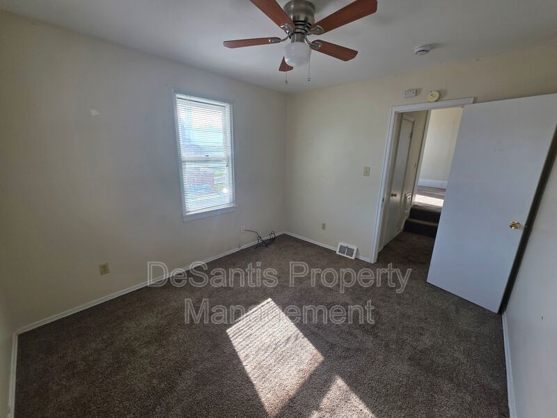 1 bed 1 bath upper-floor apartment with a private entrance in Waynesburg, PA property image