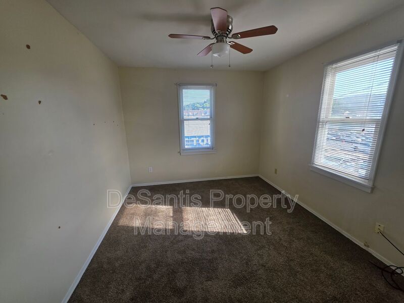 1 bed 1 bath upper-floor apartment with a private entrance in Waynesburg, PA property image