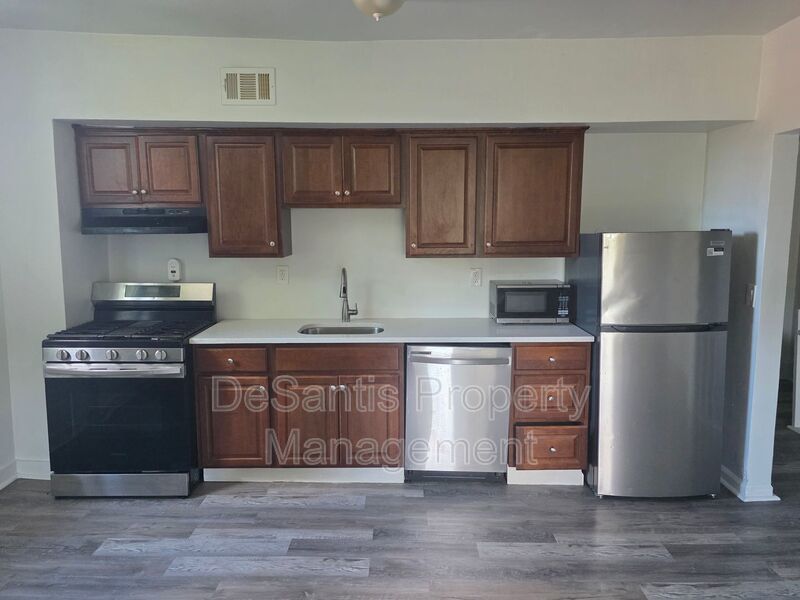 1bed 1 bath - Comfortable top-floor living in the heart of East Liberty. property image