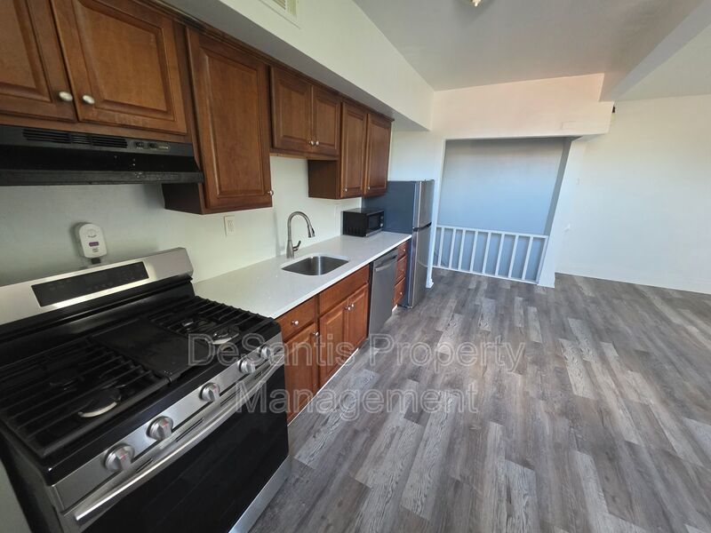 1bed 1 bath - Comfortable top-floor living in the heart of East Liberty. property image