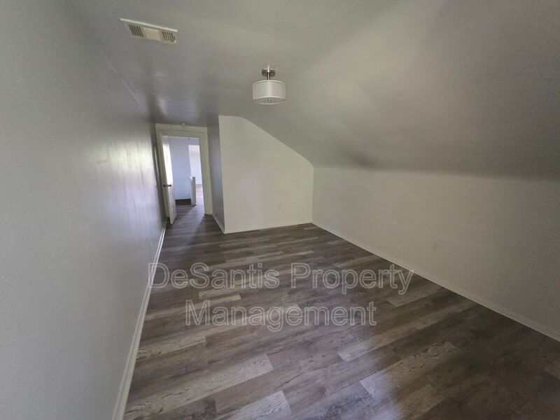 1bed 1 bath - Comfortable top-floor living in the heart of East Liberty. property image