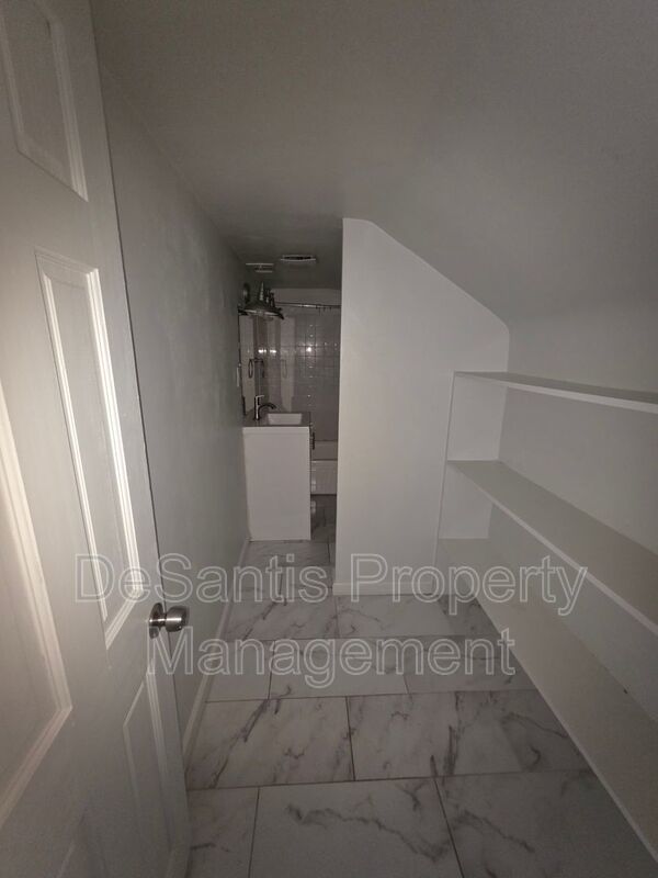 1bed 1 bath - Comfortable top-floor living in the heart of East Liberty. property image