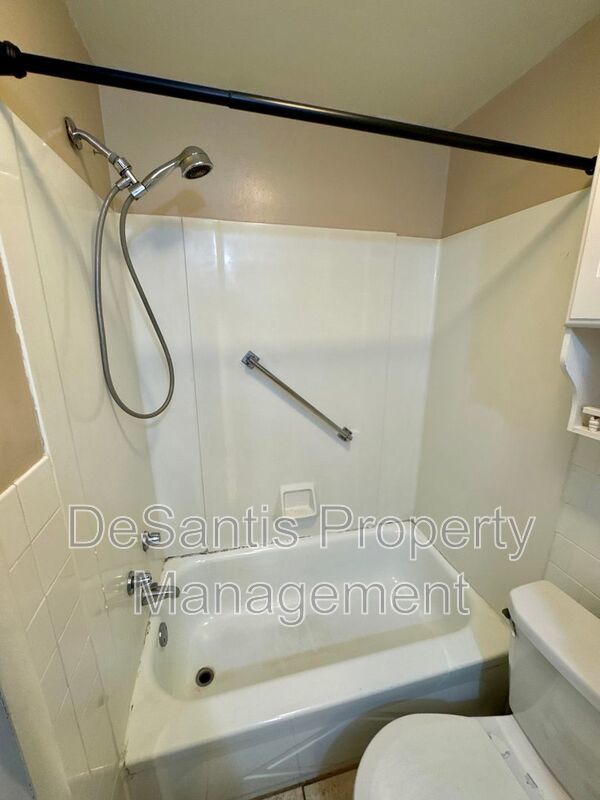 Spacious 1 Bedroom Apt in Troy Hill! property image