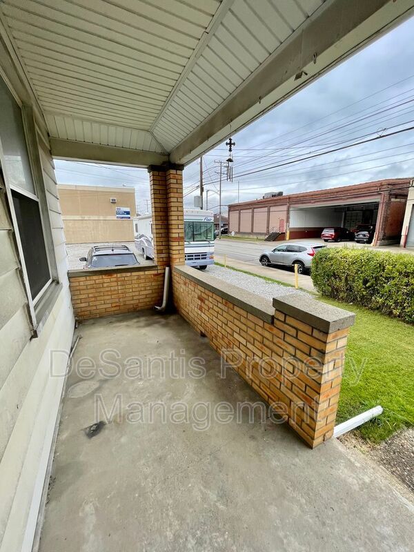 Coraopolis - 2 Bed 1 Bath - Home for Rent property image