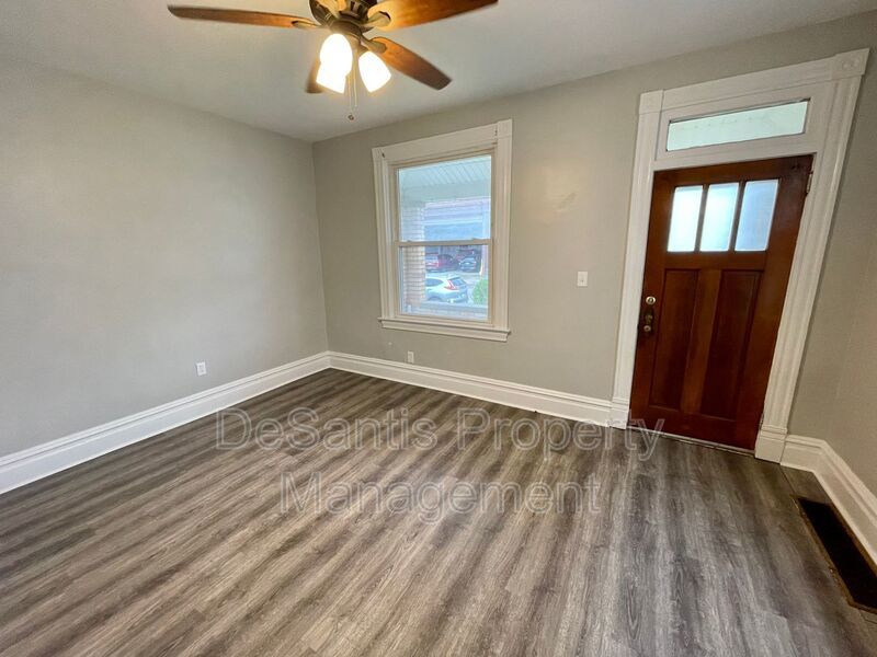Coraopolis - 2 Bed 1 Bath - Home for Rent property image