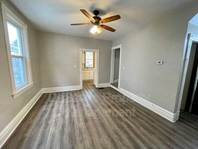 Coraopolis - 2 Bed 1 Bath - Home for Rent property image