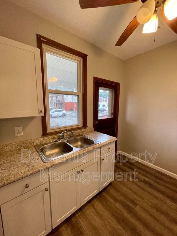 Coraopolis - 2 Bed 1 Bath - Home for Rent property image