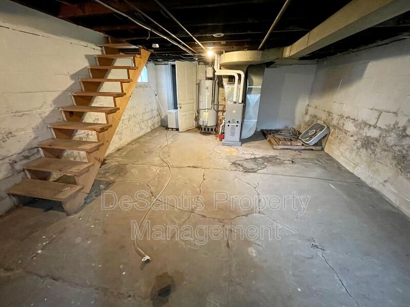 Coraopolis - 2 Bed 1 Bath - Home for Rent property image