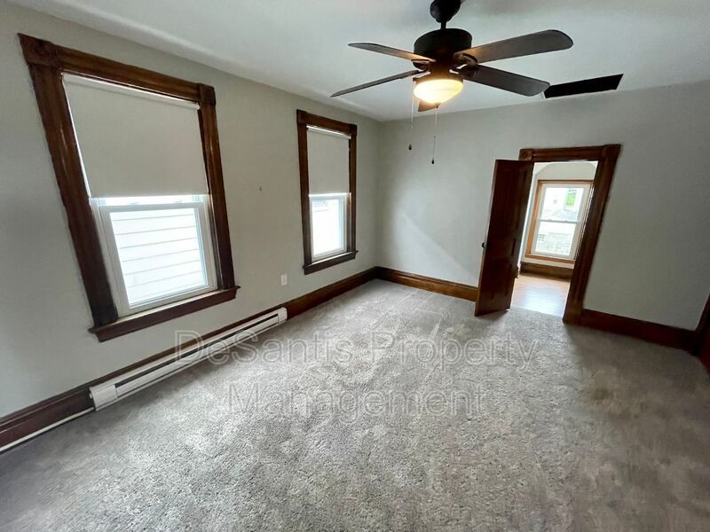 Coraopolis - 2 Bed 1 Bath - Home for Rent property image