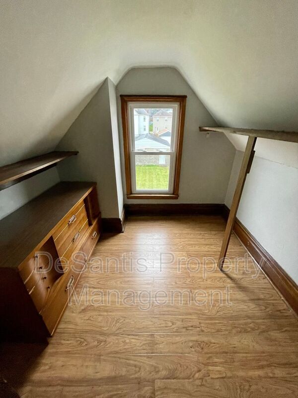 Coraopolis - 2 Bed 1 Bath - Home for Rent property image