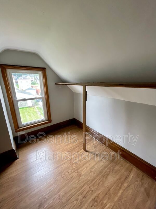Coraopolis - 2 Bed 1 Bath - Home for Rent property image