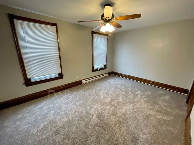 Coraopolis - 2 Bed 1 Bath - Home for Rent property image