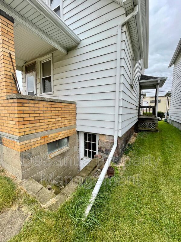 Coraopolis - 2 Bed 1 Bath - Home for Rent property image