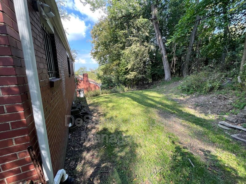3-bedroom, 1-bath ranch in East Hills property image