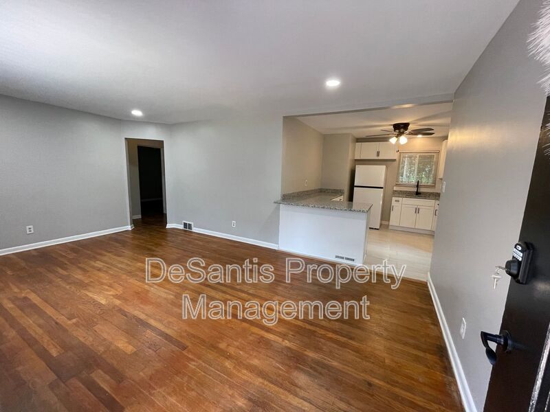 3-bedroom, 1-bath ranch in East Hills property image