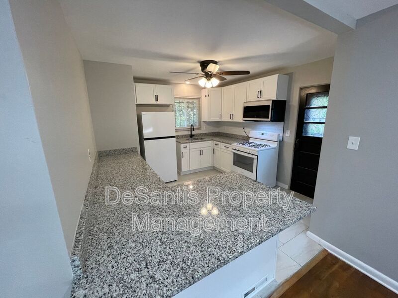 3-bedroom, 1-bath ranch in East Hills property image